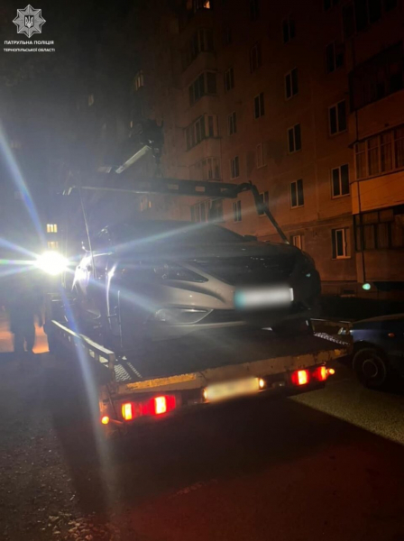 У Тернополі на арештмайданчик забрали Lexus, що був у розшуку