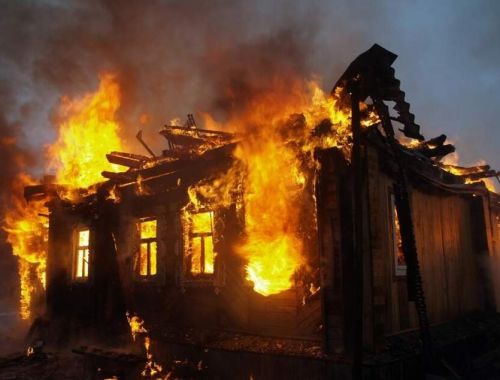 
На Чортківщині постраждала жінка, яка самотужки намагалась погасити пожежу