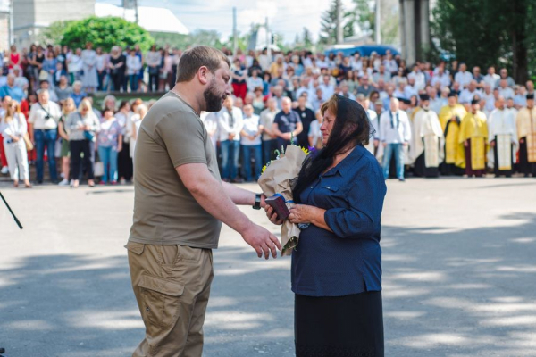 
Ордени "За мужність" отримали батьки загиблих військових з Тернопільщини (фото)