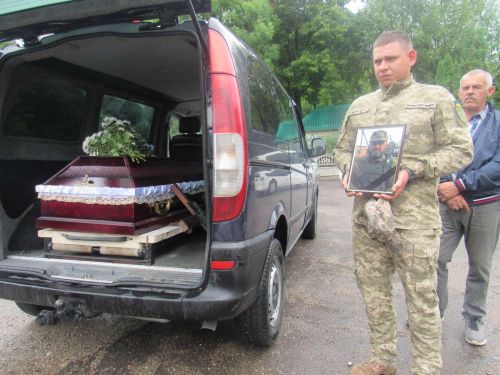 
Загинув за Україну: на Тернопіллі попрощалися з героєм-добровольцем (фото)