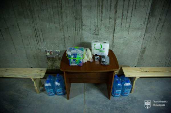 
У Тернополі з'явилось укриття з санвузлом, запасами води та ліків (фото)