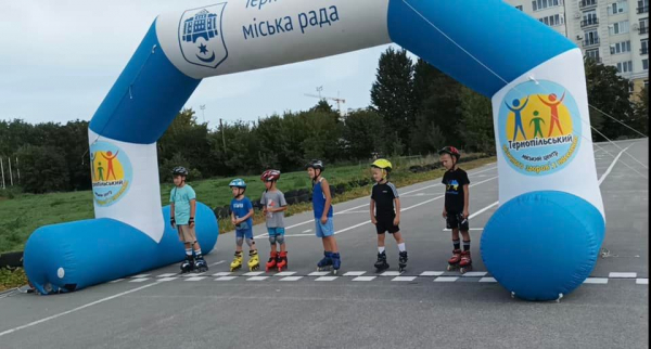
Відбувся відкритий чемпіонат Тернополя з гонок на лижоролерах «Біатлон об’єднує серця» (ФОТО)