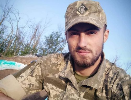 
Молодий та красивий: Тернопільщина втратила командира кулеметного відділення Богдана Зуляка