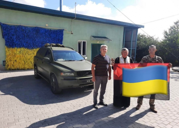 
У громаді на Тернопільщині придбали авто для військових (фото)
