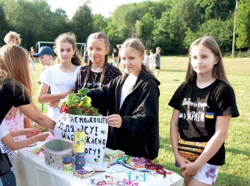 
У Тернополі дітлахи разом з батьками організувати ярмарок для збору коштів на ЗСУ
