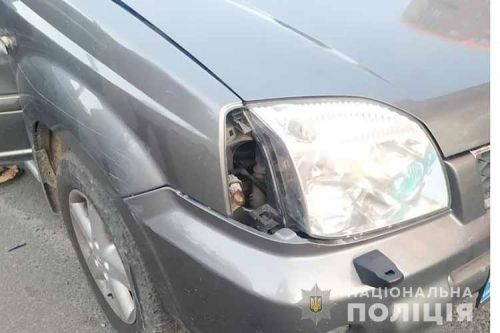 
У Тернополі водій Nissan, після зіткнення з бусом, наїхав на пішохода