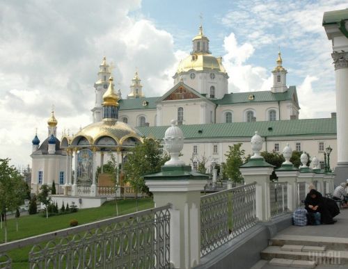 
В Почаєві через релігійне свято заборонили продавати алкоголь