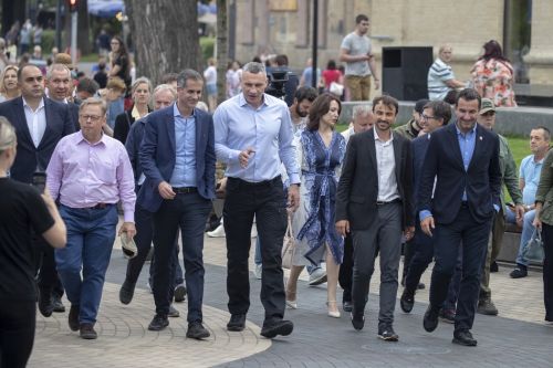 
У Києва стало більше міст-побратимів: Кличко підписав угоди з мерами Осло, Ліона та Марселя