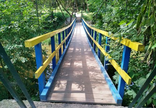 
Підвісний пішохідний міст у парку "Сопільче" відкрили після ремонту