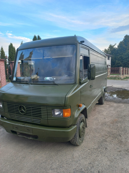 
Автомобіль для воїнів ЗСУ придбали жителі села Мишковичі на Тернопільщині (ФОТО)