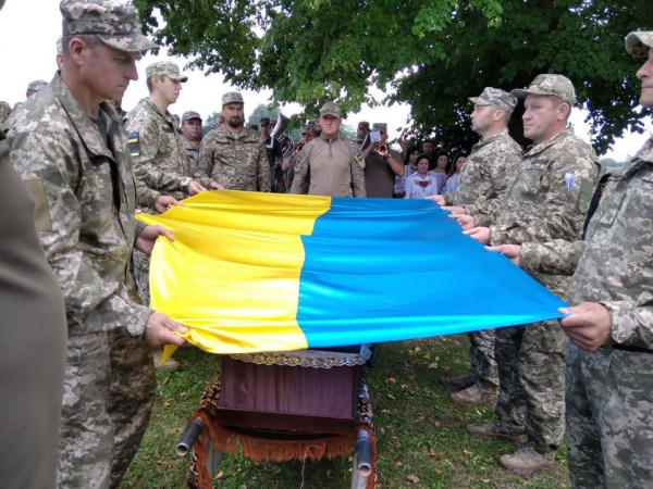 
На Кременеччині поховали 37-річного воїна, який отримав смертельні поранення на фронті (фото)