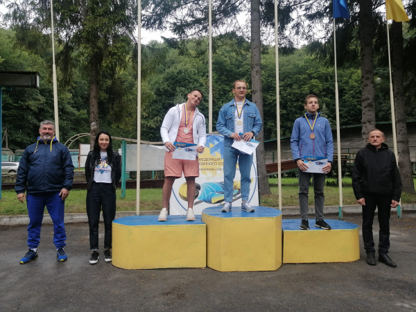 
Чемпіонат України з санного спорту на санкороликах серед дорослих та юніорів відбувся у Кременці (ФОТО)