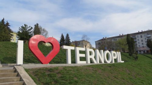 
У Тернополі естетично впорядкують вуличні вивіски – петицію підтримали у міськраді