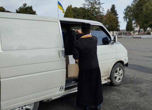 
Завантажені авто з допомогою для військових відправили з Козови на Запорізький та Донецький напрямки (фото)