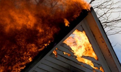 
Вогонь охопив житловий будинок у Микулинецькій громаді