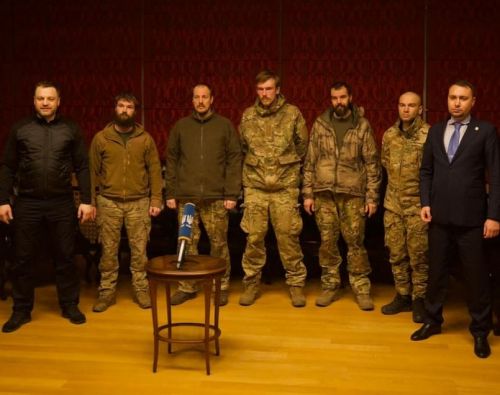 
Українські командири, яких визволили з російського полону, перебуватимуть в Туреччині до кінця війни
