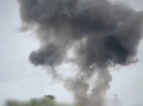
Рашисти обстріляли Південноукраїнську АЕС: ракета впала за 300 м від реакторів (відео вибуху)