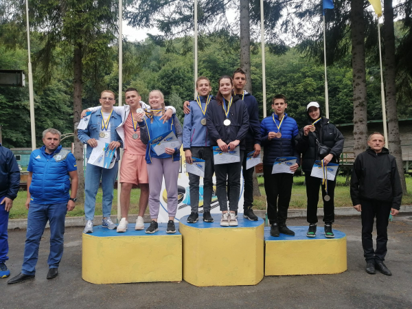 
Чемпіонат України з санного спорту на санкороликах серед дорослих та юніорів відбувся у Кременці (ФОТО)