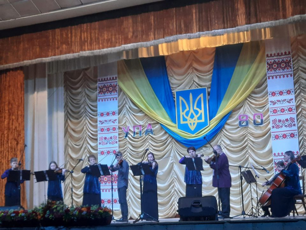 
Майже 20 тис грн для ЗСУ зібрали на благодійному концерті у Монастириськах (фото, відео)