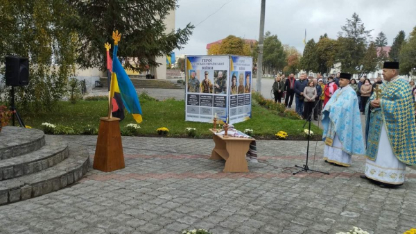 
У громаді на Тернопільщині відкрили та освятили пам’ятний комплекс загиблим військовим (фото)