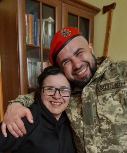 Військовослужбовця з Тернопільщини Романа Довгалюка відзначили високими державними нагородами (ФОТО)
Військовослужбовця з Тернопільщини Романа Довгалюка відзначили високими державними нагородами (ФОТО)
