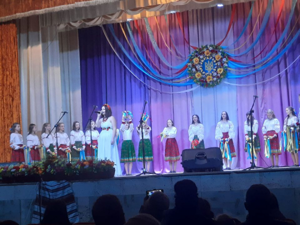 
Майже 20 тис грн для ЗСУ зібрали на благодійному концерті у Монастириськах (фото, відео)