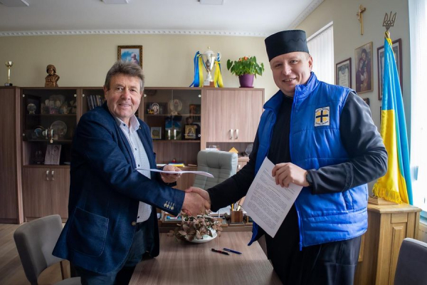 
Продуктові та гігієнічні набори отримали 68 родин переселенців у Байковецькій громаді (фото)
