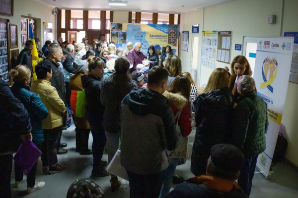 
Продуктові та гігієнічні набори отримали 68 родин переселенців у Байковецькій громаді (фото)