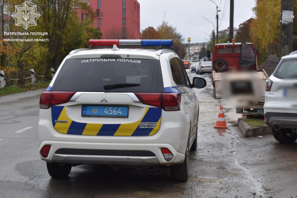 
Патрульні здійснюють перевірку вулично-шляхової мережі на Тернопільщині (фото)