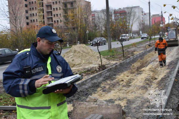 
Патрульні здійснюють перевірку вулично-шляхової мережі на Тернопільщині (фото)