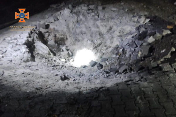 
Внаслідок ракетного удару по АЗС у Дніпрі в авто живцем згоріла вагітна жінка (фото)