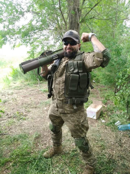 Військовослужбовця з Тернопільщини Романа Довгалюка відзначили високими державними нагородами (ФОТО)
Військовослужбовця з Тернопільщини Романа Довгалюка відзначили високими державними нагородами (ФОТО)