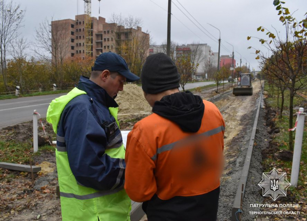 
Патрульні здійснюють перевірку вулично-шляхової мережі на Тернопільщині (фото)