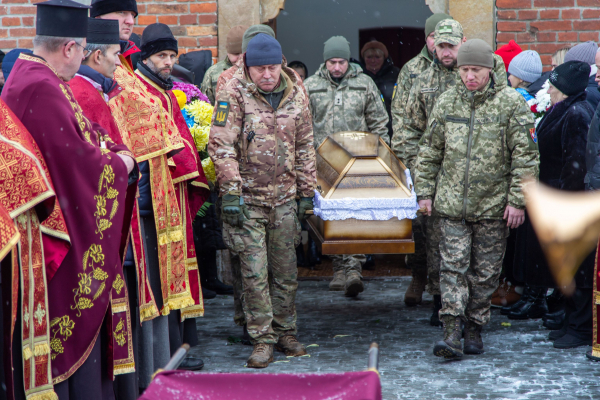 
В останню дорогу провели 38-річного захисника України Сергія Сампару у Великій Березовиці (ФОТО)