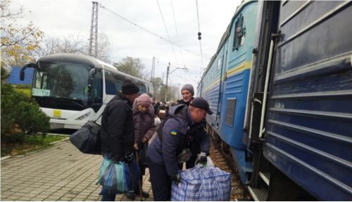 
Триває евакуація жителів Донеччини на Тернопільщину: прибудуть ще 7 поїздів (ФОТО)