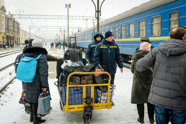 
Ще один евакуаційний потяг з Донеччини прибув у Тернопіль (фото)