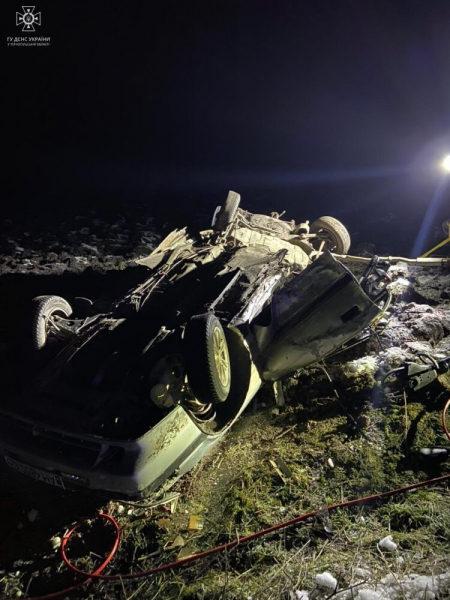 Смертельна ДТП на Тернопільщині: двох загиблих з авто діставали рятувальники