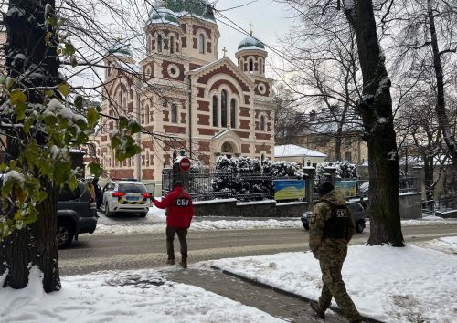 Спецпризначенці обшукують церкву московського патріархату у Львові (фото)
Спецпризначенці обшукують церкву московського патріархату у Львові (фото)