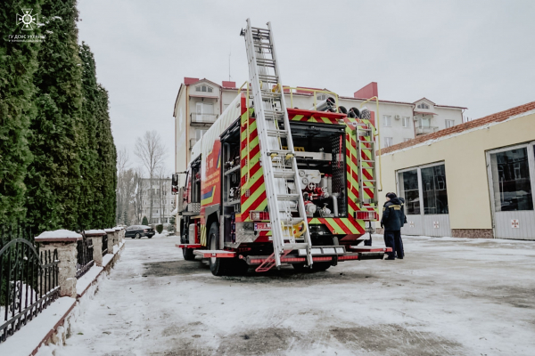 
Пожежні автомобілі з сучасним обладнанням отримали рятувальники в Тернополі (ФОТО)