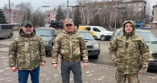 
На Різдво голова Тернопільської облради відвіз автівки українським захисникам на передову (відео)