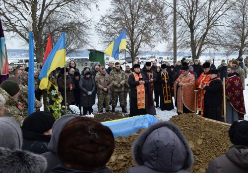 
Плакало все село: на Чортківщині поховали захисника Романа Кійонка (фото)