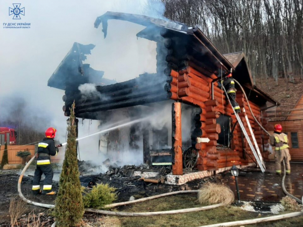 У Бережанах згоріла крута лазня