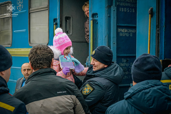 
Ще один евакуаційний потяг з Донеччини прибув у Тернопіль (фото)