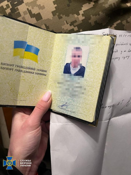 
СБУ виявила на території Львівської єпархії УПЦ (МП) антиукраїнську літературу та документи щодо сприяння мобілізації в рф (фото, відео)