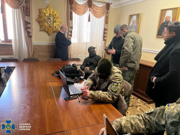 
СБУ виявила на території Львівської єпархії УПЦ (МП) антиукраїнську літературу та документи щодо сприяння мобілізації в рф (фото, відео)