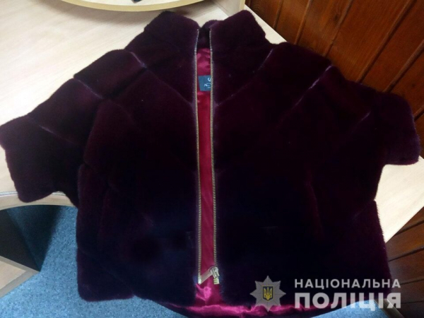 З магазину у центрі Тернополя поцупили дві шуби