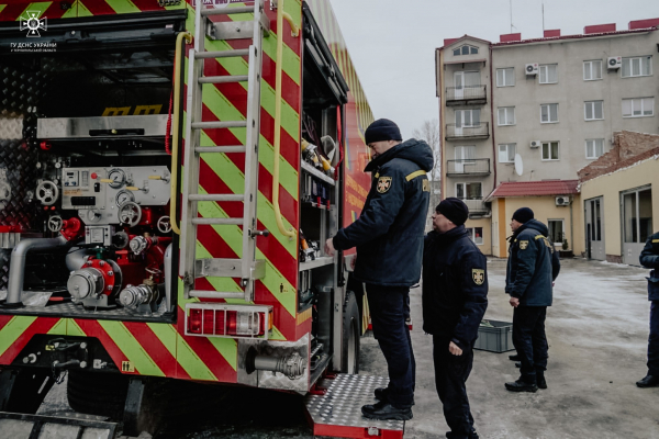 
Пожежні автомобілі з сучасним обладнанням отримали рятувальники в Тернополі (ФОТО)