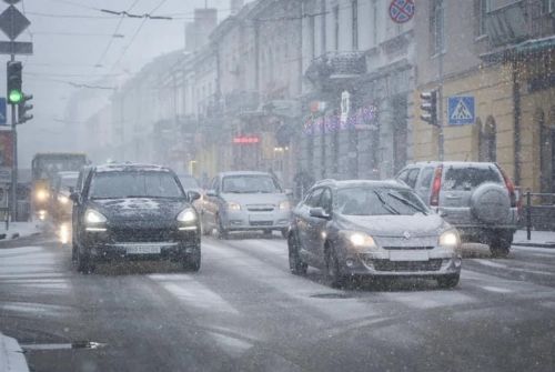 
Міський голова Тернополя звернувся до водіїв через погіршення погодних умов
