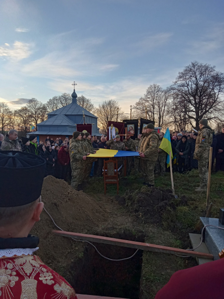 На Зборівщині попрощалися з Героєм Русланом Волошиним (ФОТО)
На Зборівщині попрощалися з Героєм Русланом Волошиним (ФОТО)