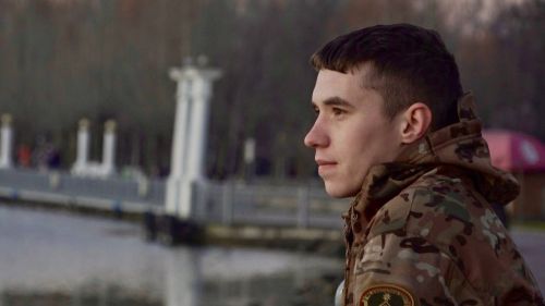 21-річний військовий з Тернополя підписав контракт зі ЗСУ, не сказавши батькам (відео)
21-річний військовий з Тернополя підписав контракт зі ЗСУ, не сказавши батькам (відео)